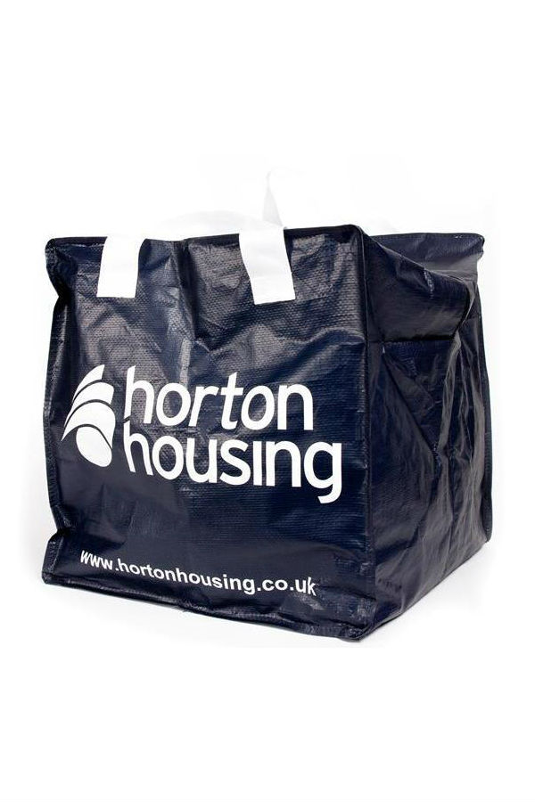 https://www.smartbags.co.uk/product-images/laminated-woven-pp-bags/strong-shopper-bags/lw-rcy-08_large-square-bag-with-zipper-lid-lrg.jpg