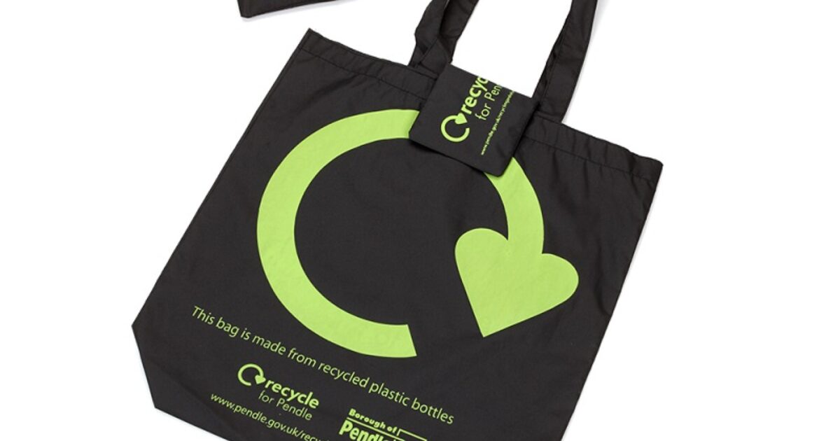 https://www.smartbags.co.uk/product-images/rpet-recycled-plastic-bottle-bags/_1200x630_crop_center-center_82_none/rPET%20Foldable%20Pouch%20Bag%20with%20Gusset%20rpet-fld-01.jpg?mtime=1573171561